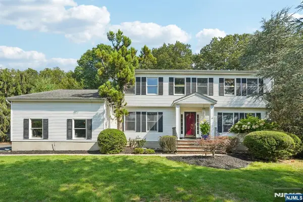 23 Herlihy Drive, Mahwah, NJ 07430