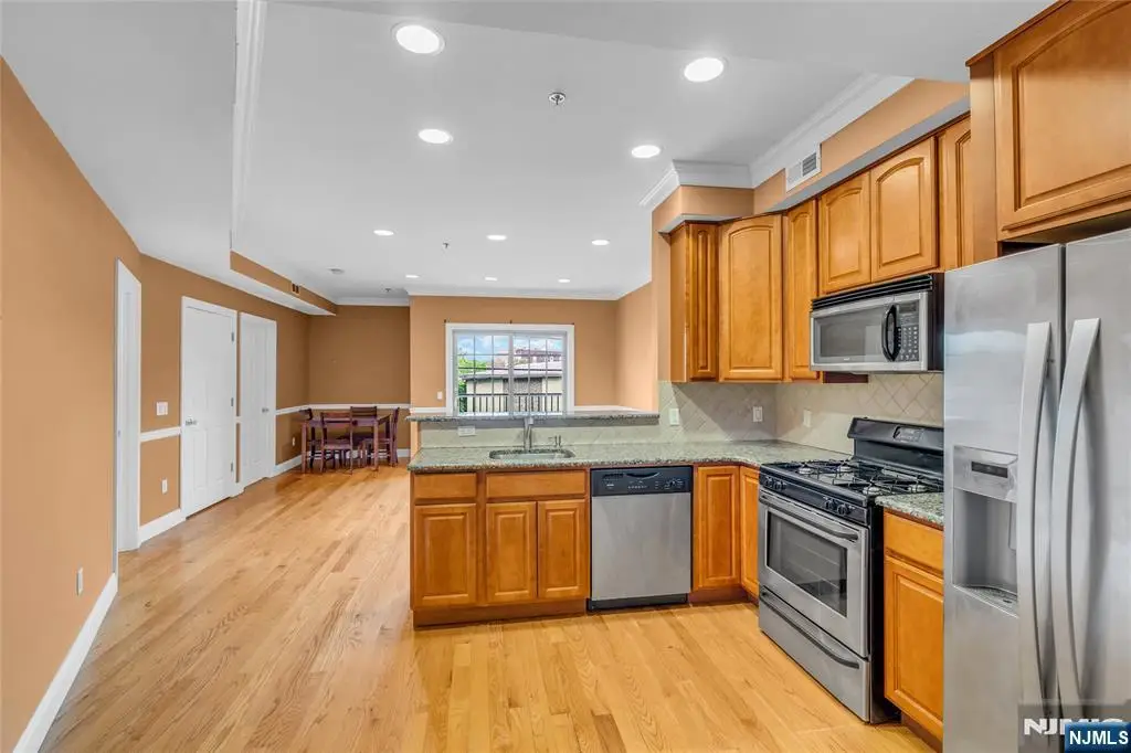 30 Austin Street 301, Newark, NJ 07114 - Image #1