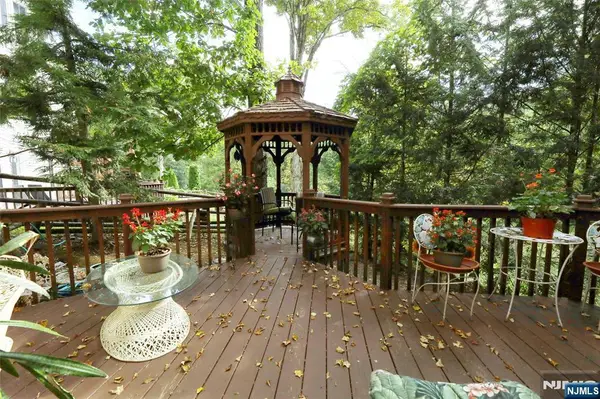 42 Hunters Run, Oakland, NJ 07436