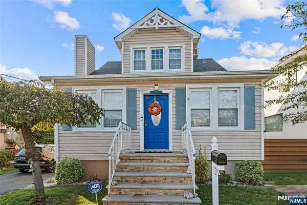 1041 Stonewall Lane, Secaucus, NJ 07094