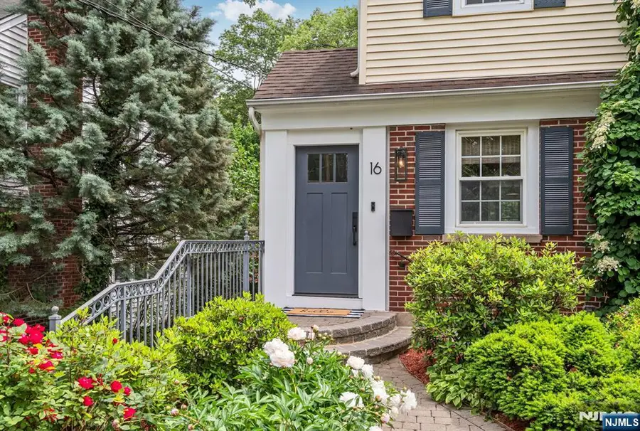 16 Highwood Terrace, Glen Rock, NJ 07452 - Image #3