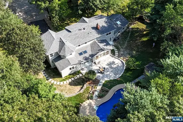 20 Van Schaik Lane, Wyckoff, NJ 07481