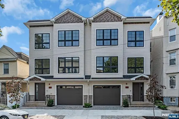 165 Delaware Avenue 1, Jersey City, NJ 07306