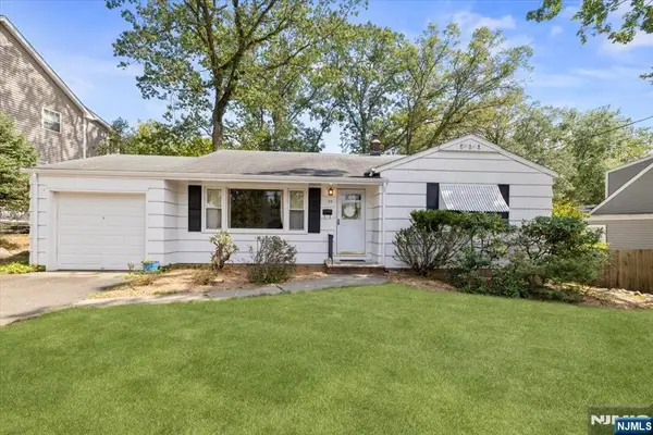 22 Calumet Avenue, Oakland, NJ 07436