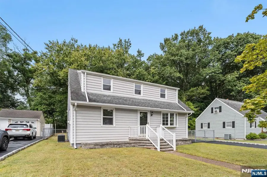 18 Farmingdale Avenue, Bloomfield, NJ 07003 - Image #2