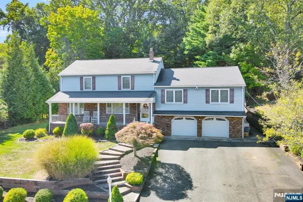 33 Hillside Drive, North Haledon, NJ 07508
