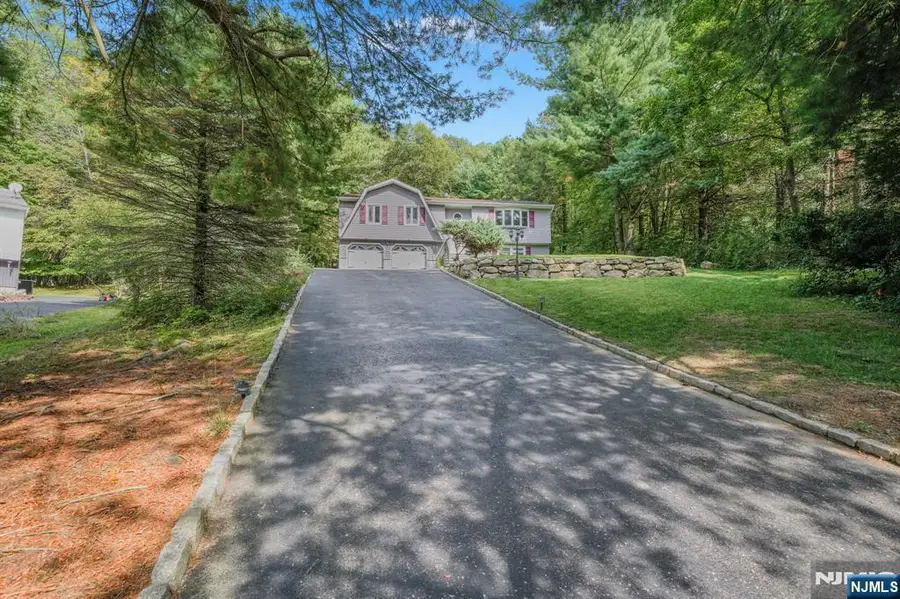 18 Juniper Terrace, Ringwood, NJ 07456 - Image #2