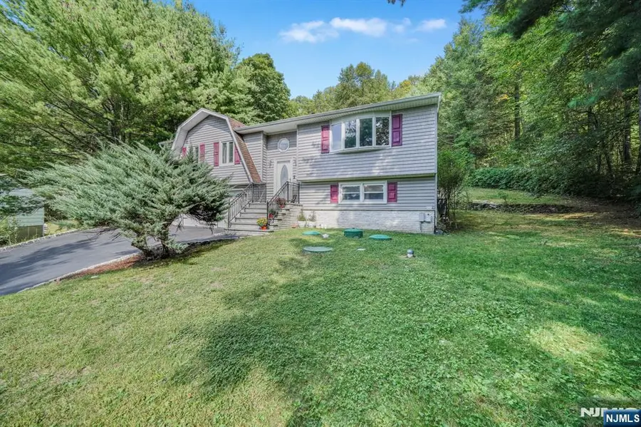 18 Juniper Terrace, Ringwood, NJ 07456 - Image #3