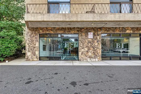 75 Liberty B-17, Jersey City, NJ 07306