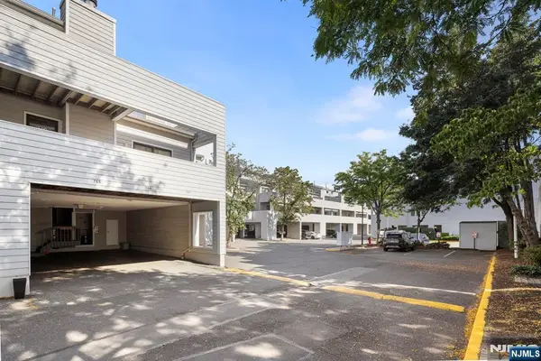 766 Spinnaker Court, Secaucus, NJ 07094