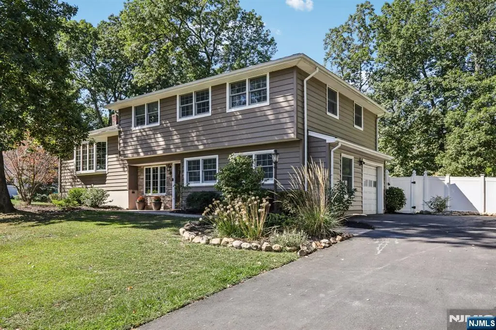 53 Smithfield Road, Waldwick, NJ 07463 - Image #1