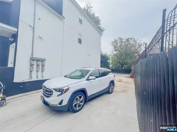 413 16th Street, Newark, NJ 07103