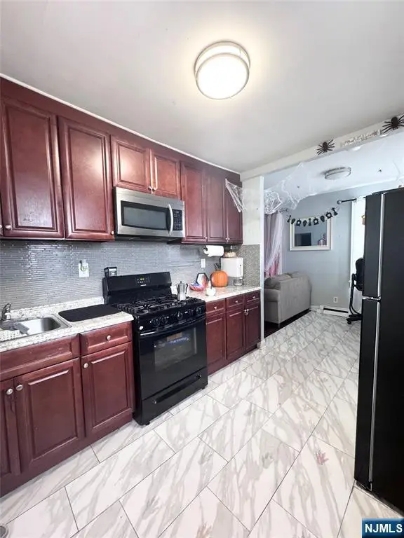 17 Green Court, Lodi, NJ 07644 - #3