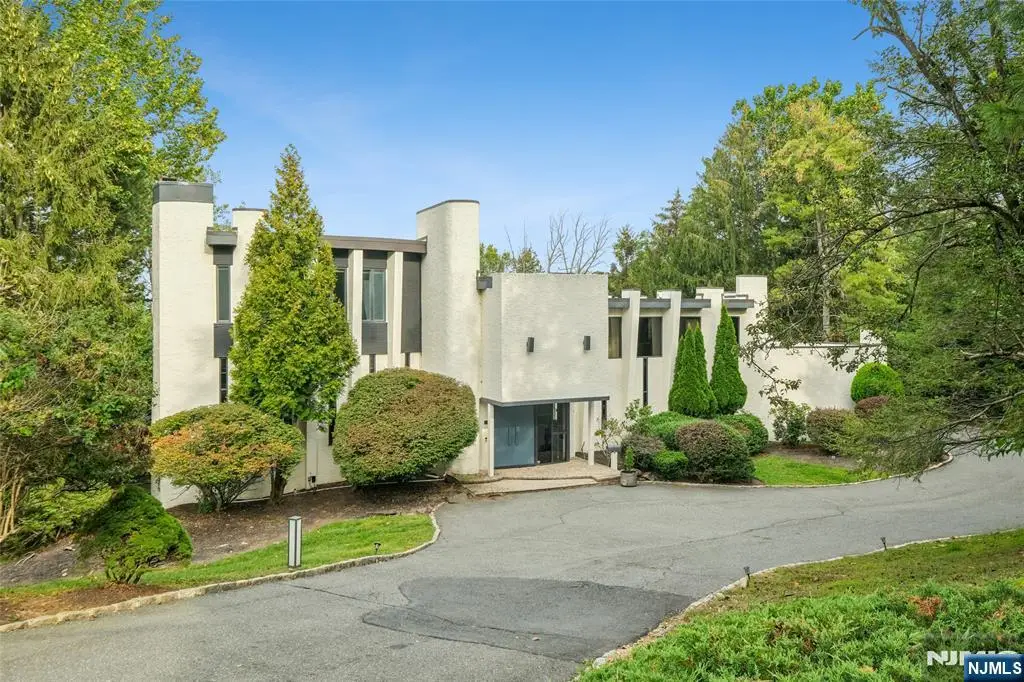 8 Vanderbilt Drive, Livingston, NJ 07039 - Image #1