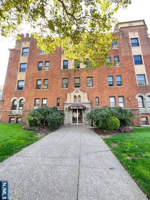 303 Hamilton Place D4, Hackensack, NJ 07601 - Image #1