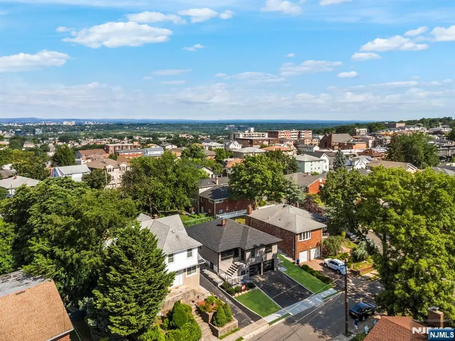 1087 Kingsland Lane, Fort Lee, NJ 07024 - Image #2