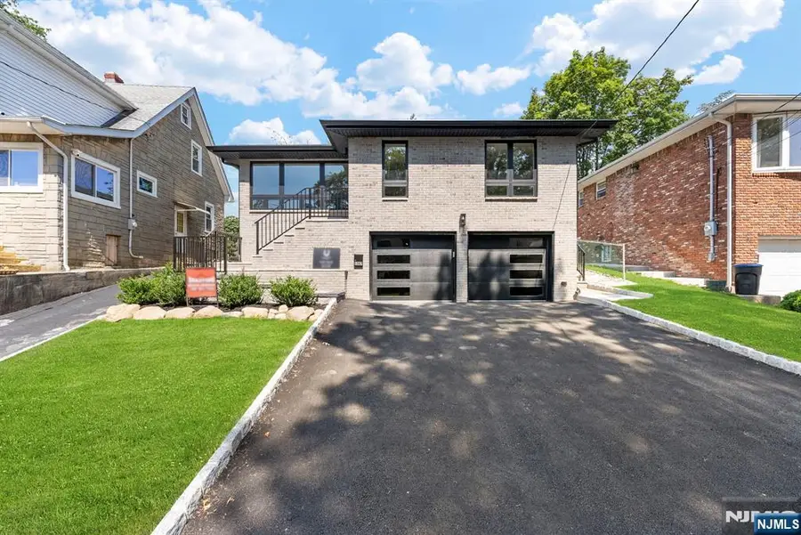 1087 Kingsland Lane, Fort Lee, NJ 07024 - Image #3