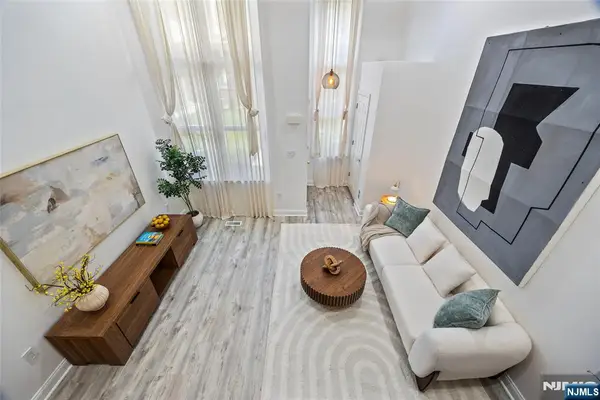 372 Kingston Court, West New York, NJ 07093