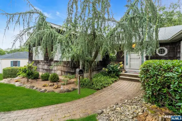 27 Underwood Drive, West Orange, NJ 07052