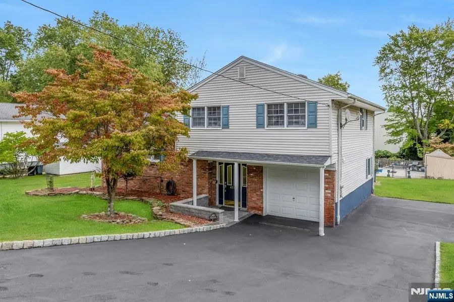 415 Briarwood Lane, Northvale, NJ 07647 - Image #2
