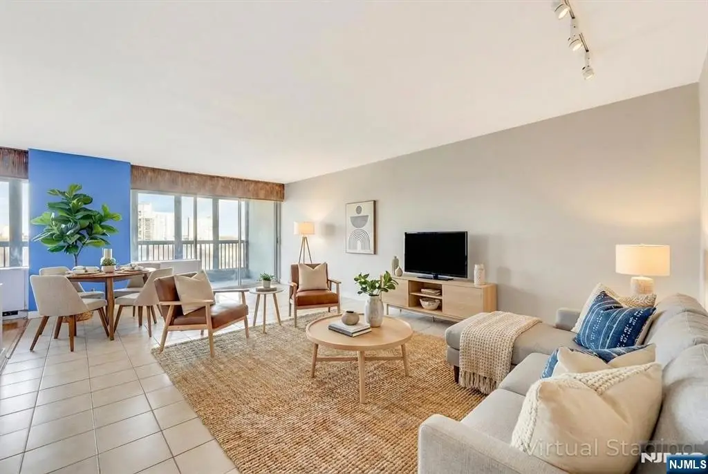 5 Horizon #907, Fort Lee, NJ 07024 - Image #1