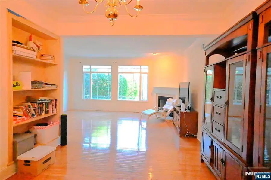 105 Hudson Cove 105, Edgewater, NJ 07020 - Image #3