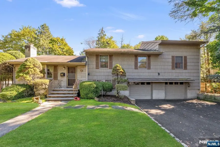 18 Chestnut Place, Ho Ho Kus, NJ 07423 - Image #2