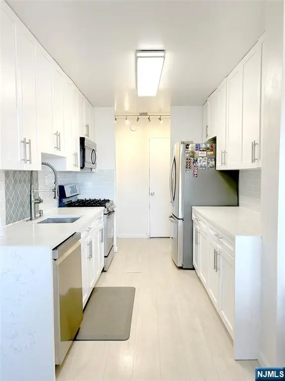 2185 Lemoine Avenue 4E, Fort Lee, NJ 07024 - Image #3