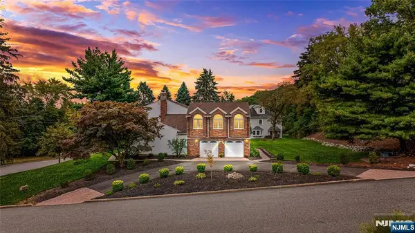 6 Old Orchard Drive, Hawthorne, NJ 07506