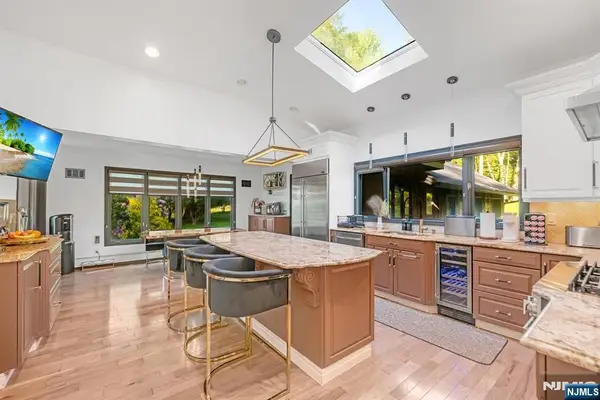 18 Lomas Lane, Montvale, NJ 07645