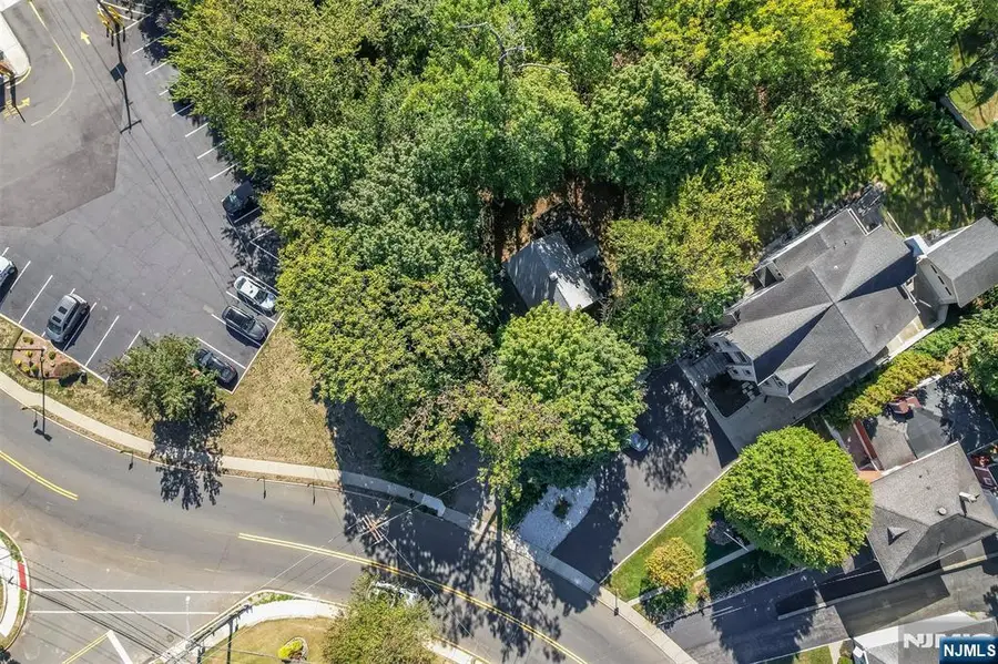 668 River Road, New Milford, NJ 07646 - Image #3