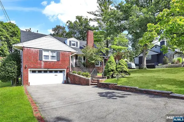 22 Notch Park Road, Little Falls, NJ 07424