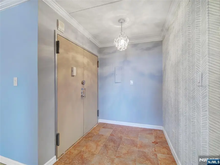 250 Gorge Road 16D, Cliffside Park, NJ 07010 - Image #3