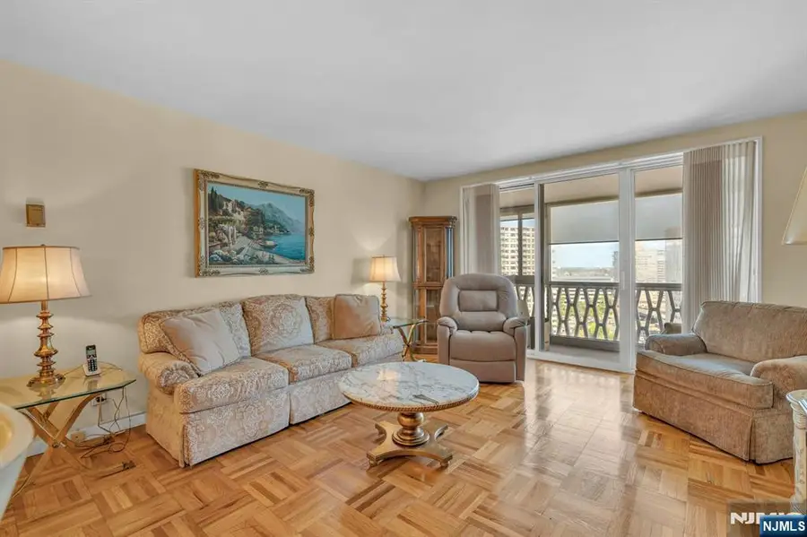 2000 Linwood Avenue 16T, Fort Lee, NJ 07024 - Image #2