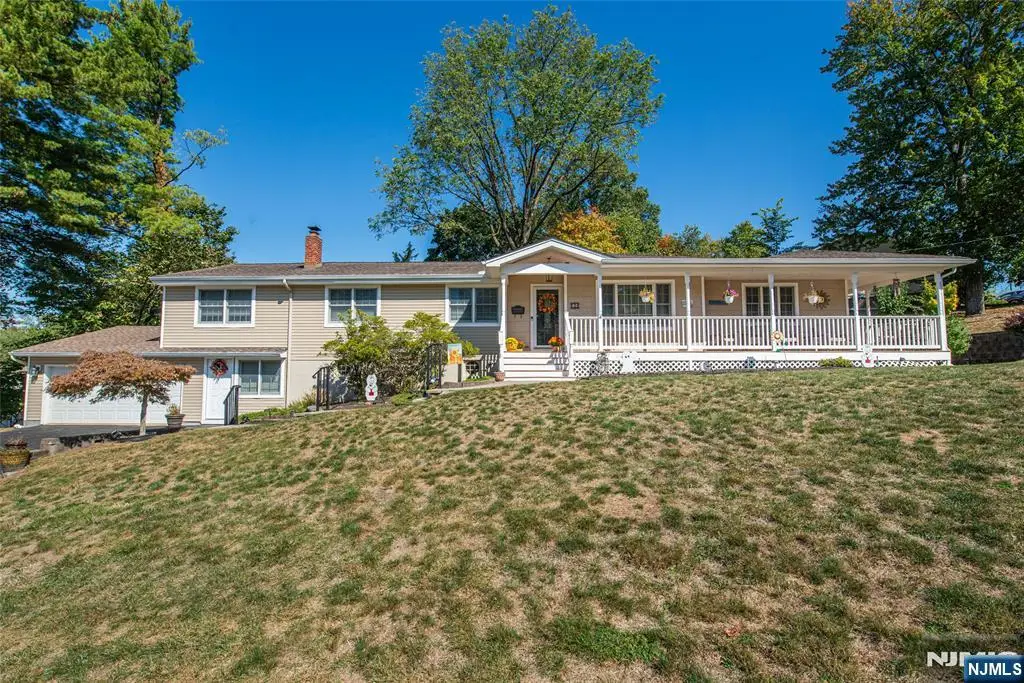 38 Stirling Lane, Wayne, NJ 07470 - #1