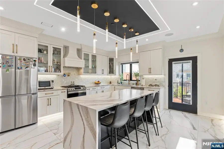 393 Lincoln Avenue, Cliffside Park, NJ 07010 - Image #3