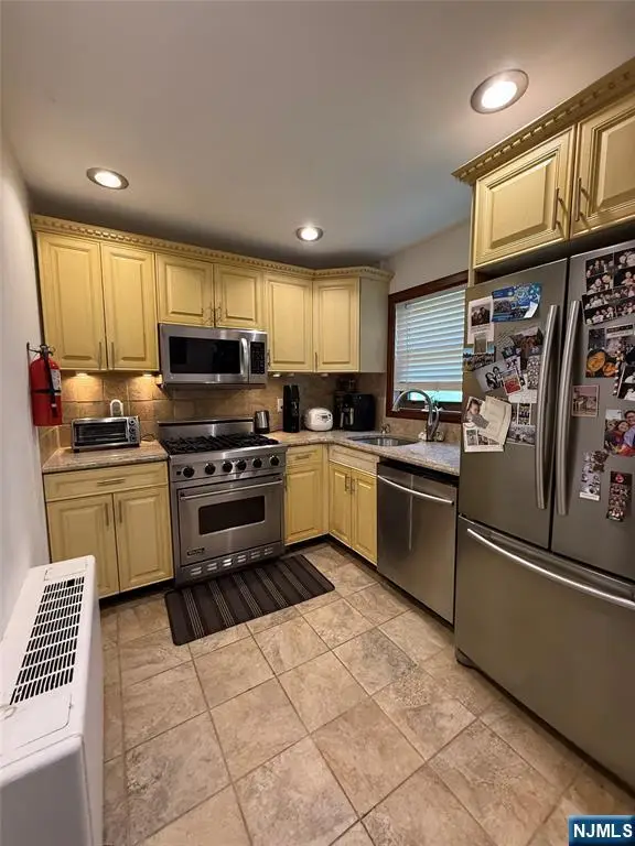 105 Meadowbrook B, Englewood, NJ 07631 - Image #3