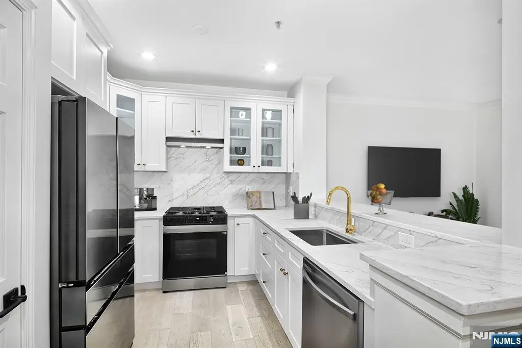 121 Abbie Court, Guttenberg, NJ 07093 - Image #1