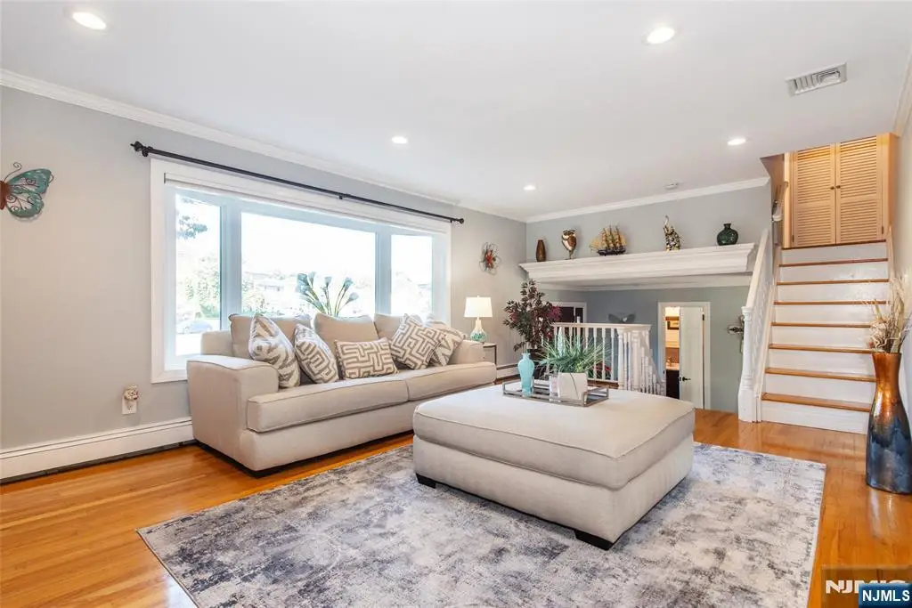 124 Thanksgiving Lane, Clifton, NJ 07013 - Image #1