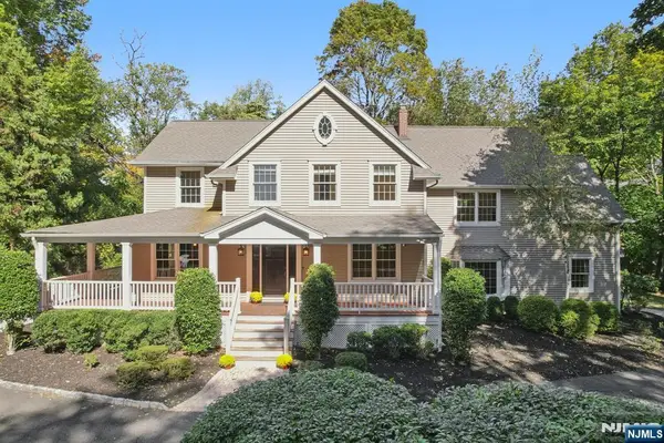 24 Scott Court, Allendale, NJ 07401