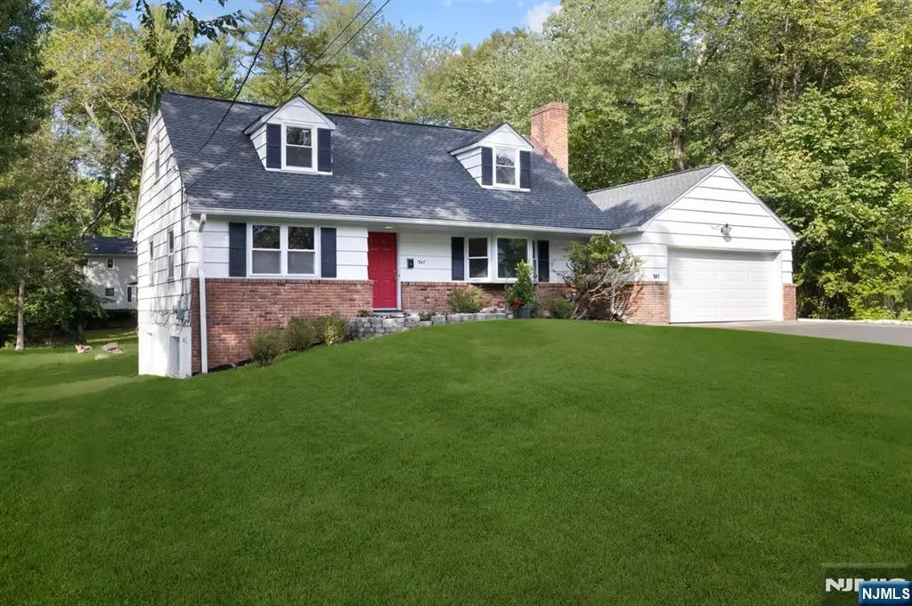 947 E Glen Avenue, Ridgewood, NJ 07450 - Image #1