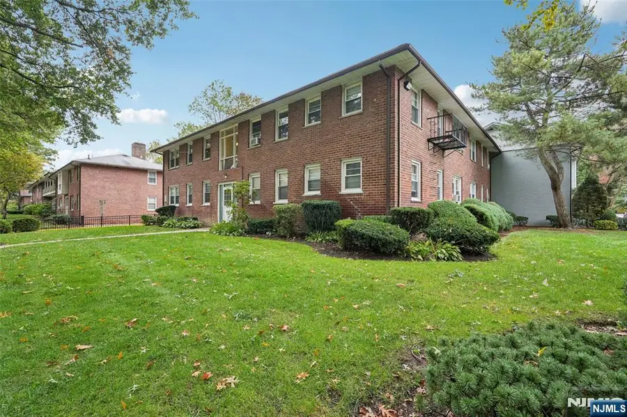 25-02 High Street F, Fair Lawn, NJ 07410 - Image #2