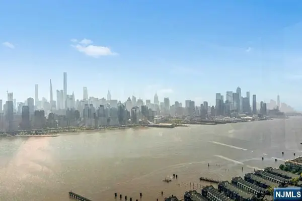 7004 Boulevard East 33D, Guttenberg, NJ 07093