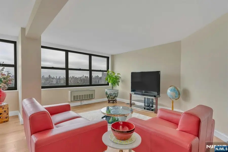 7004 Boulevard East 33D, Guttenberg, NJ 07093 - Image #2