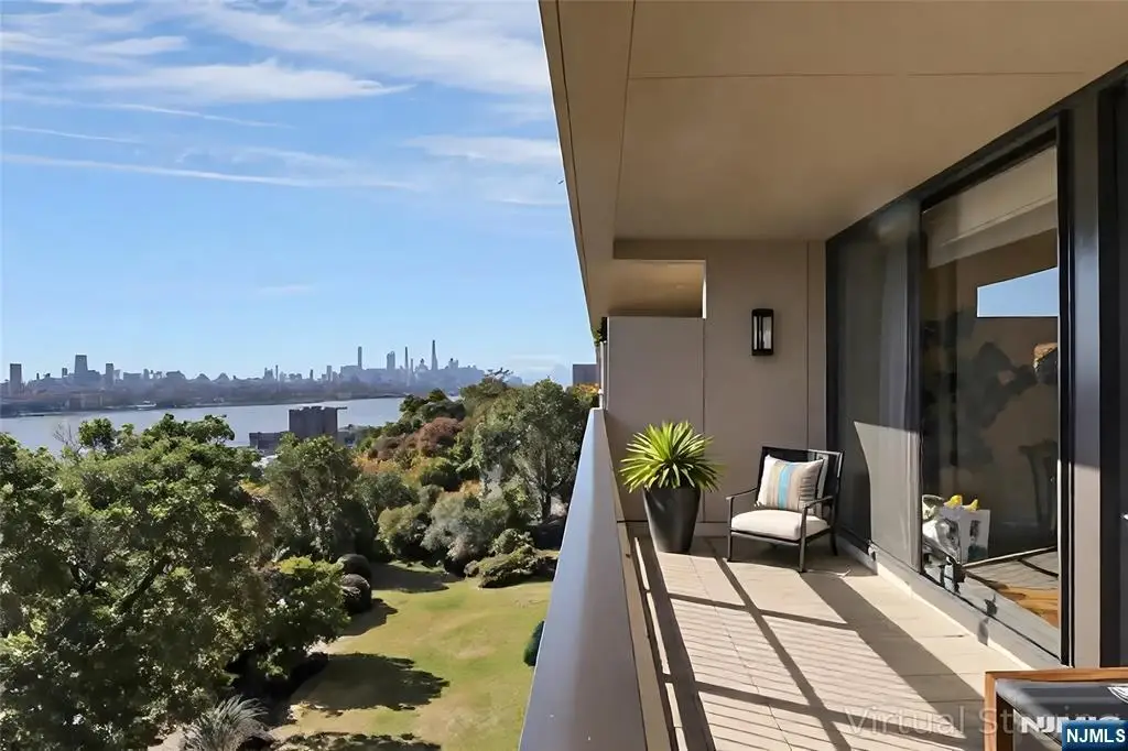 1 Horizon Road 817, Fort Lee, NJ 07024 - Image #1