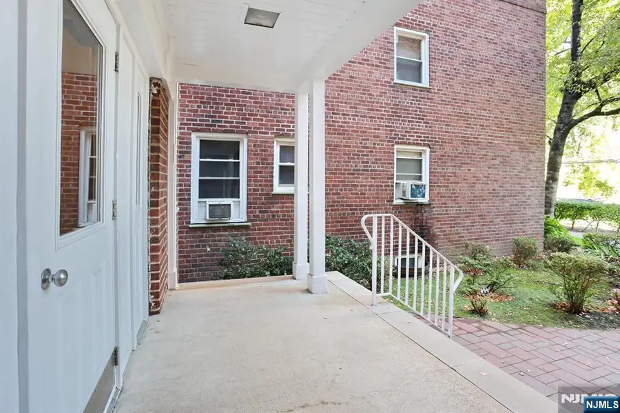 326 N Bridge Plaza 5D, Fort Lee, NJ 07024 - Image #3