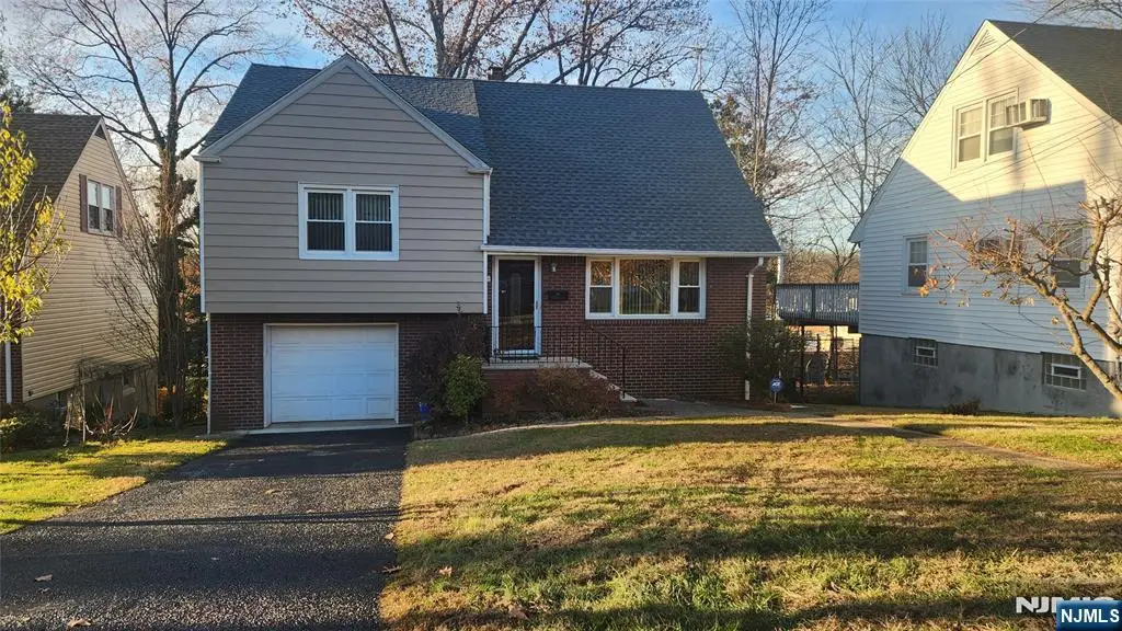 521 Chestnut Street, Ridgefield, NJ 07657 - Image #1