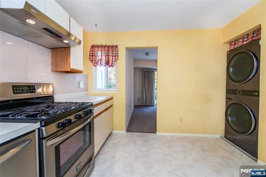 94 Woods Edge Drive, Roxbury Township, NJ 07876 - Image #2