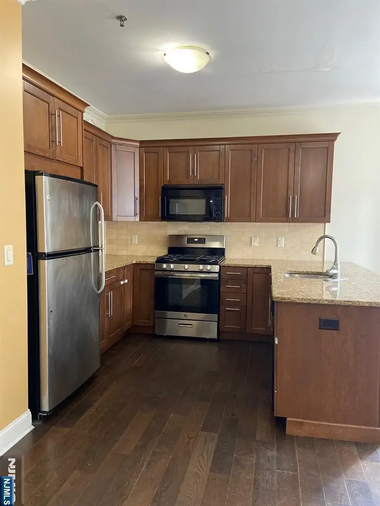 255 Laird Avenue 1, Cliffside Park, NJ 07010 - Image #3