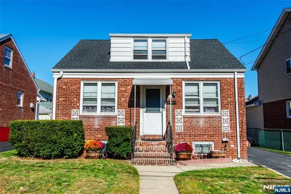 14 Hobart Place, Clifton, NJ 07011